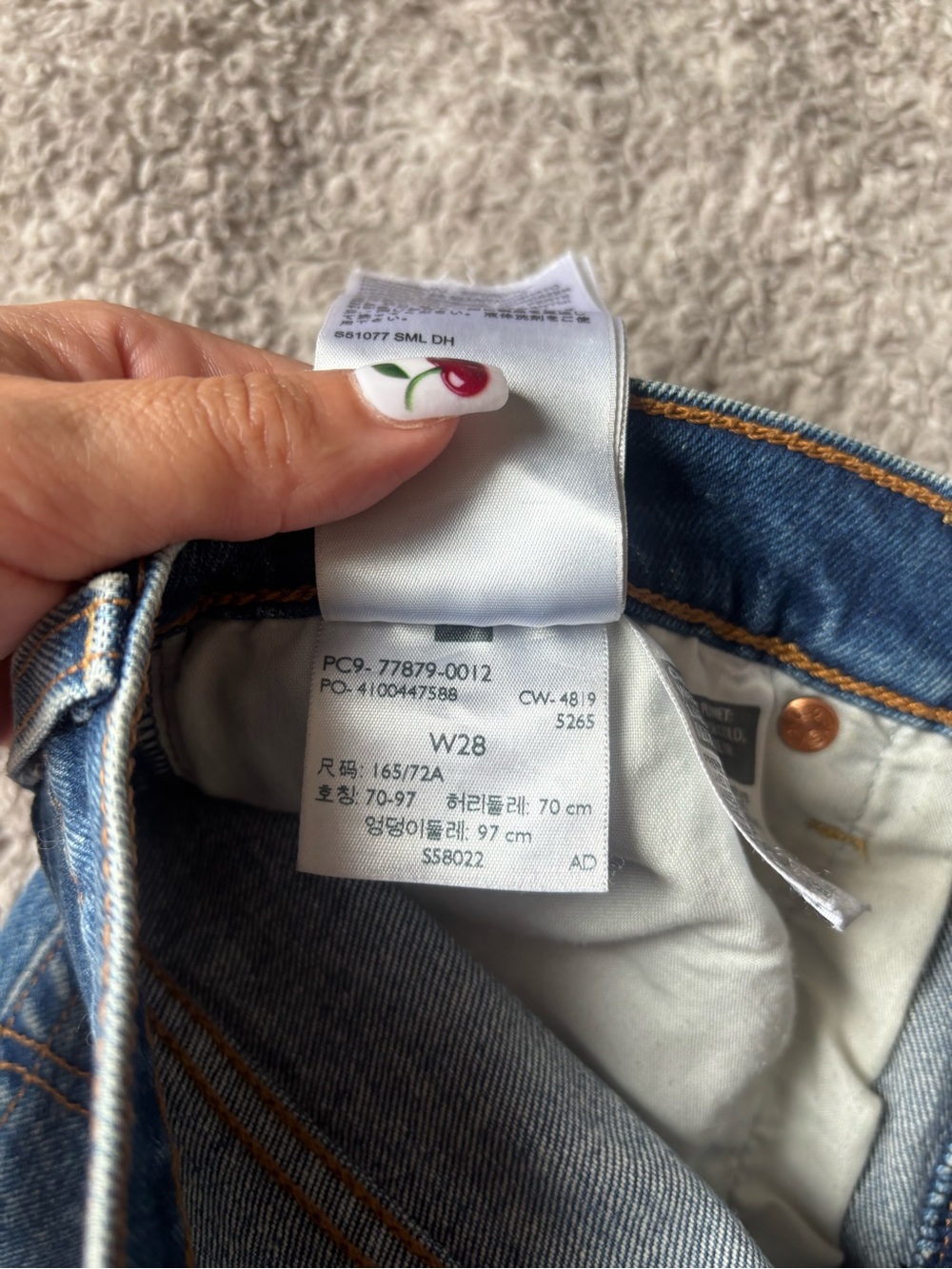 Levi’s Ribcage Shorts Size 28 - Picture 4 of 5